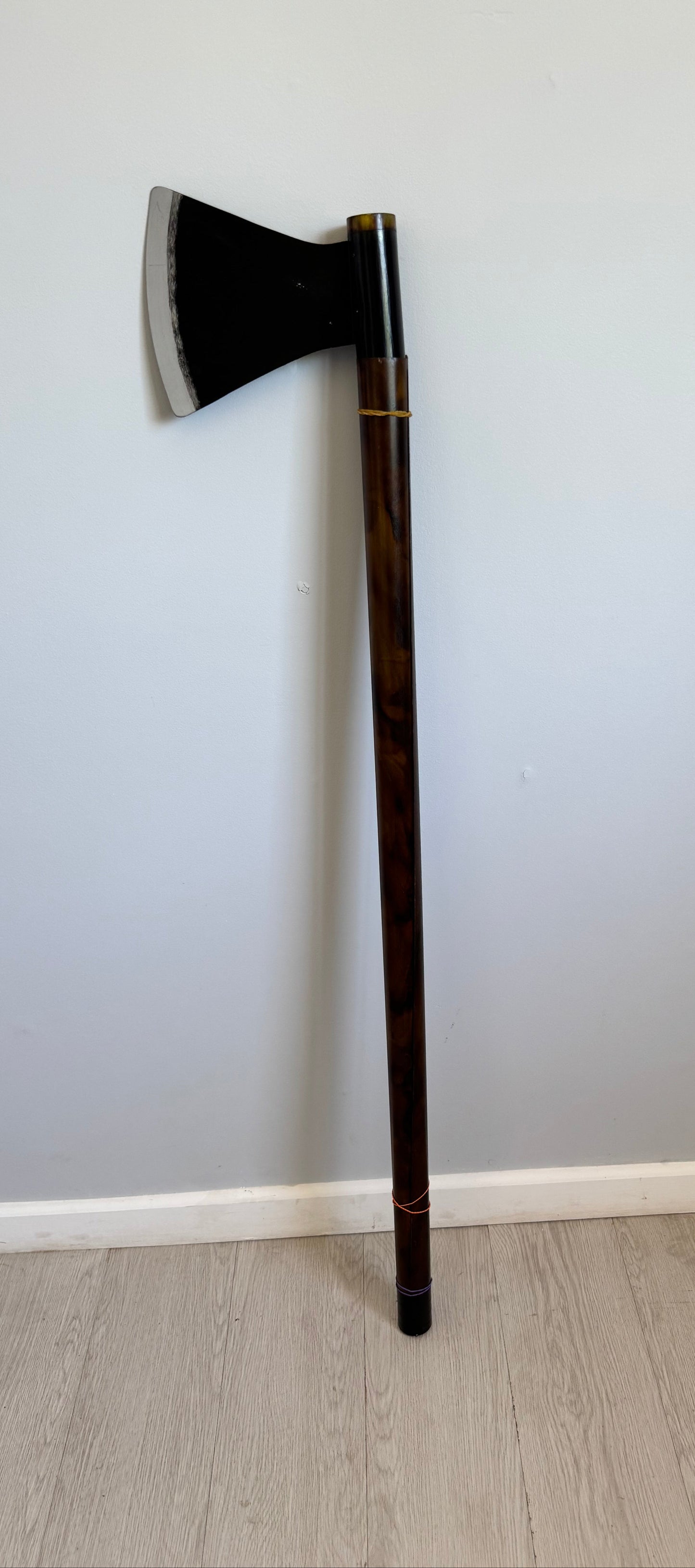 Hacha de aparición gigante