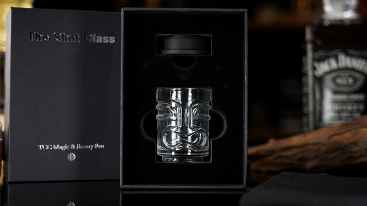 The Shot Glass por Jimmy Fan and TCC