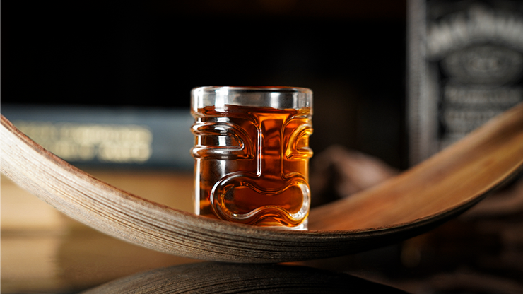 The Shot Glass por Jimmy Fan and TCC