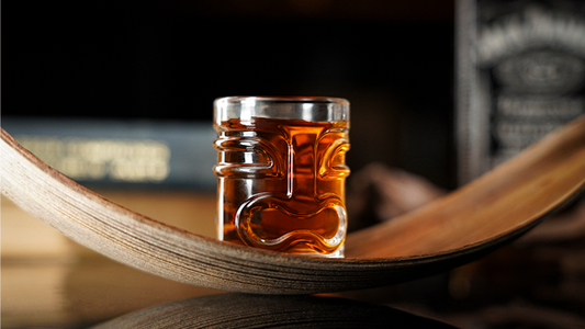 The Shot Glass por Jimmy Fan and TCC