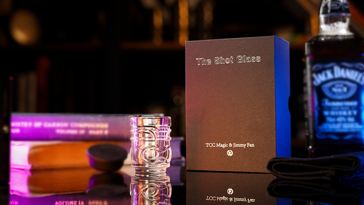 The Shot Glass por Jimmy Fan and TCC