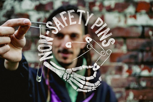 Non Safety pins - Juan Colás